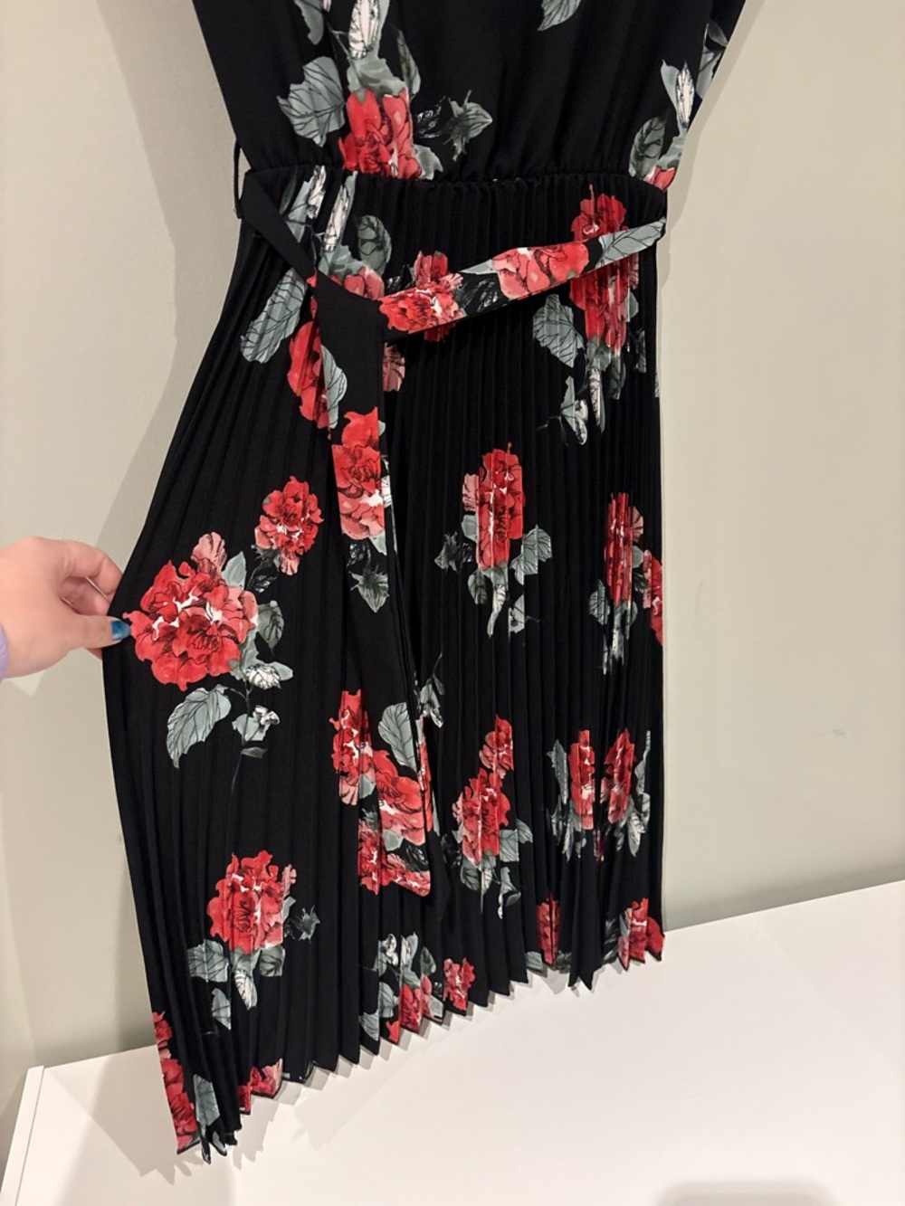 Flowy Fairy Black Floral Belted Pleated Dress - Red Floral Print - Picture 6 of 9